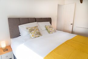 Pet-friendly Vintage Cottage, No Deposit