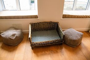 Pet-friendly Vintage Cottage, No Deposit