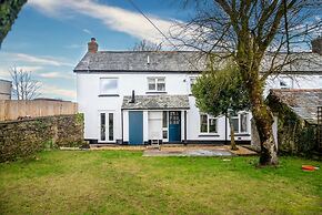 Pet-friendly Vintage Cottage, No Deposit