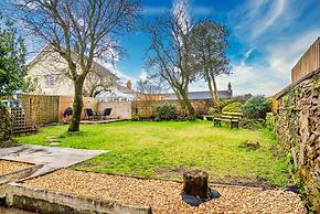 Pet-friendly Vintage Cottage, No Deposit