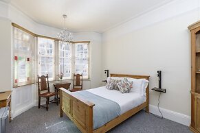 Apartment in Brighton Near the Beach
