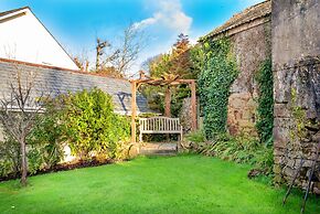Stone Barn in Cornwall Near Coastline