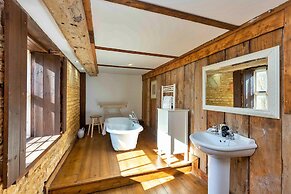 Riverview Holiday Home in Stamford, No Deposit