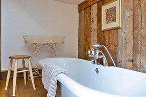 Riverview Holiday Home in Stamford, No Deposit