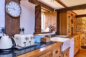 Riverview Holiday Home in Stamford, No Deposit