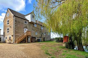 Riverview Holiday Home in Stamford, No Deposit