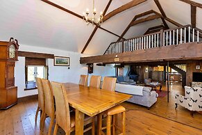 Riverview Holiday Home in Stamford, No Deposit