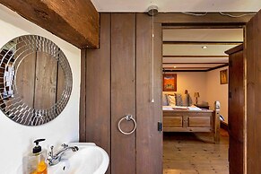 Riverview Holiday Home in Stamford, No Deposit