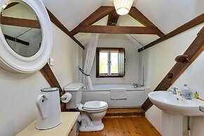Riverview Holiday Home in Stamford, No Deposit