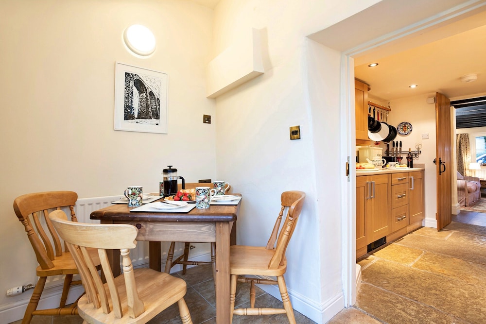 Historical Cottage in Ingleton, No Deposit