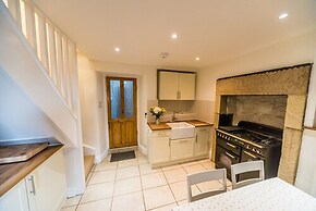 Hillside Cottage in Matlock, No Deposit