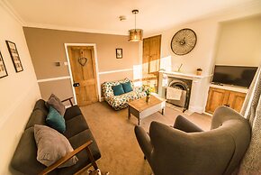 Hillside Cottage in Matlock, No Deposit