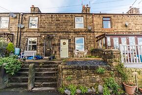 Hillside Cottage in Matlock, No Deposit