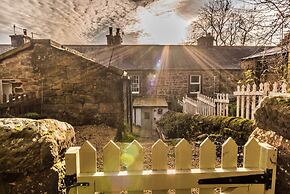 Hillside Cottage in Matlock, No Deposit
