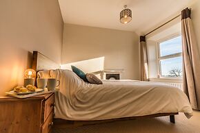 Hillside Cottage in Matlock, No Deposit