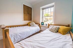 Hillside Cottage in Matlock, No Deposit