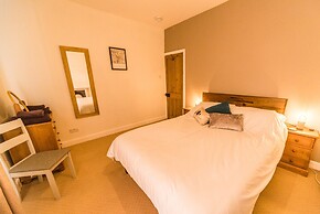 Hillside Cottage in Matlock, No Deposit