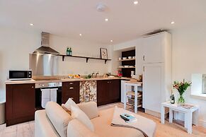 Cottage in Painswick Near Cotswold Way