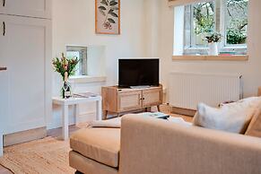 Cottage in Painswick Near Cotswold Way