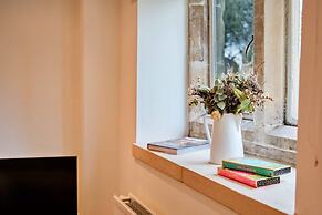 Cottage in Painswick Near Cotswold Way
