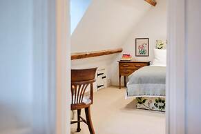 Cottage in Painswick Near Cotswold Way