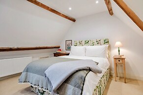 Cottage in Painswick Near Cotswold Way
