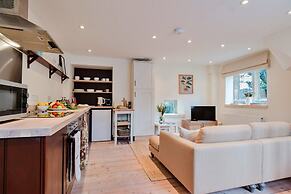 Cottage in Painswick Near Cotswold Way