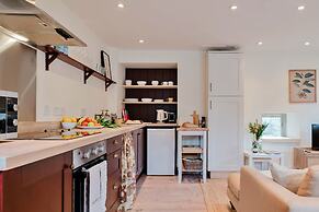 Cottage in Painswick Near Cotswold Way