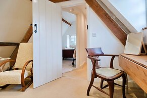 Cottage in Painswick Near Cotswold Way