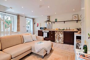 Cottage in Painswick Near Cotswold Way
