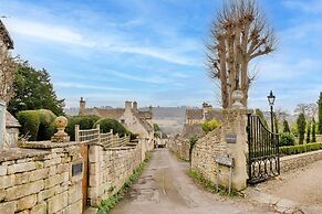 Cottage in Painswick Near Cotswold Way