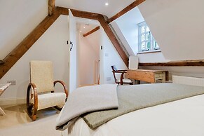 Cottage in Painswick Near Cotswold Way