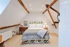Cottage in Painswick Near Cotswold Way