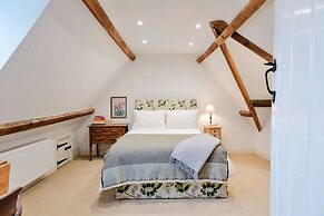 Cottage in Painswick Near Cotswold Way