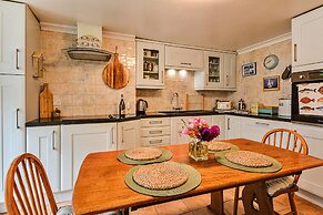 Cottage in Kingsand With Sea Views