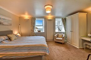 Cottage in Kingsand With Sea Views