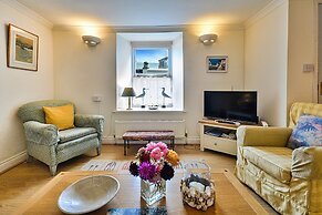 Cottage in Kingsand With Sea Views