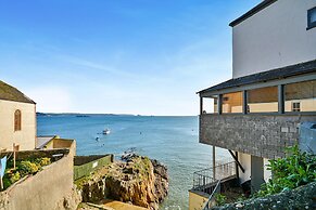 Cottage in Kingsand With Sea Views