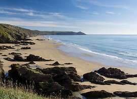 Cottage in Kingsand With Sea Views