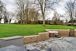 Cottage in Cotswolds With Hot Tub & Views