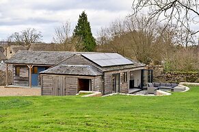 Cottage in Cotswolds With Hot Tub & Views