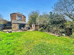Cottage in Millbrook With Countryside Views