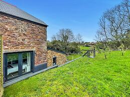 Cottage in Millbrook With Countryside Views