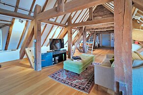 Apartment in Brackley Town Hall Charm
