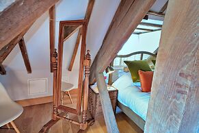 Apartment in Brackley Town Hall Charm