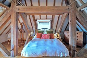 Apartment in Brackley Town Hall Charm