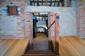 Apartment in Brackley Town Hall Charm