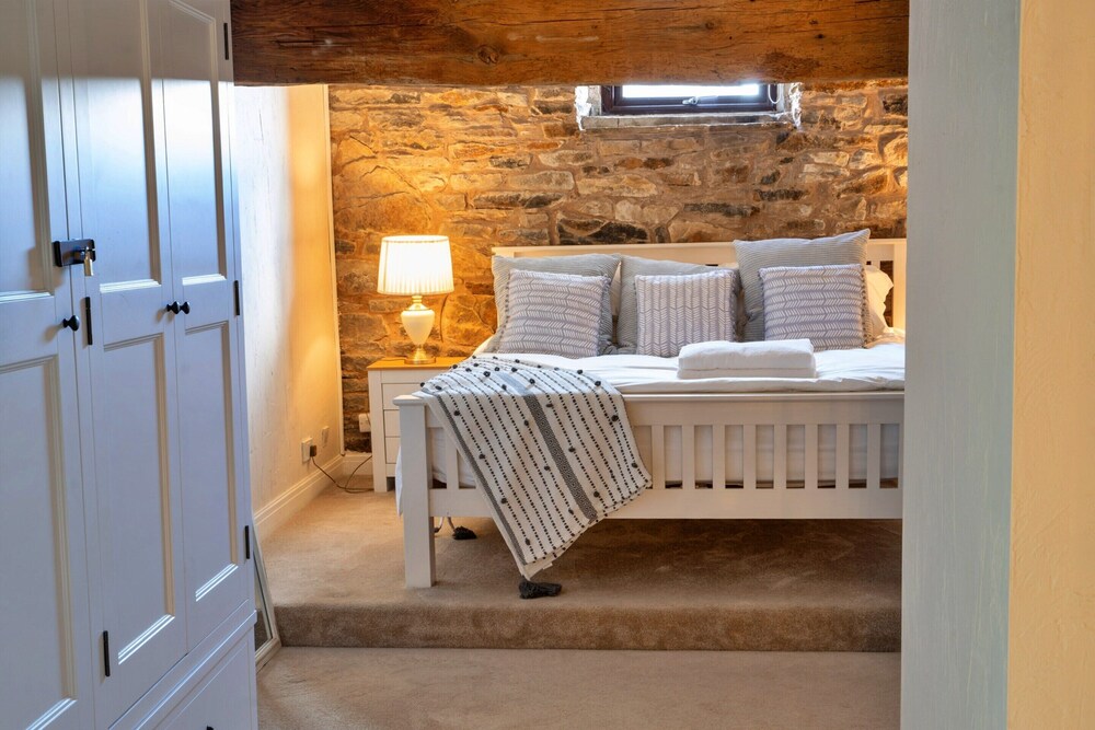 Barn in Peak District With Countryside Views