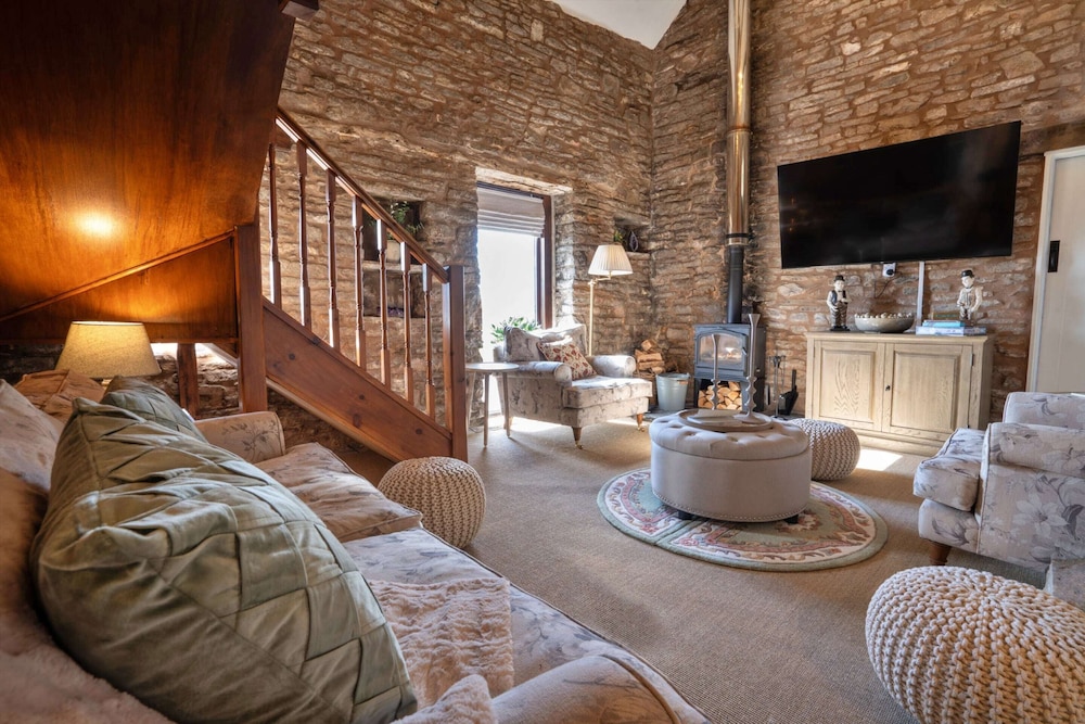 Barn in Peak District With Countryside Views