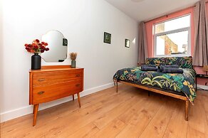 Cottage Near Cleethorpes Beach, No Deposit
